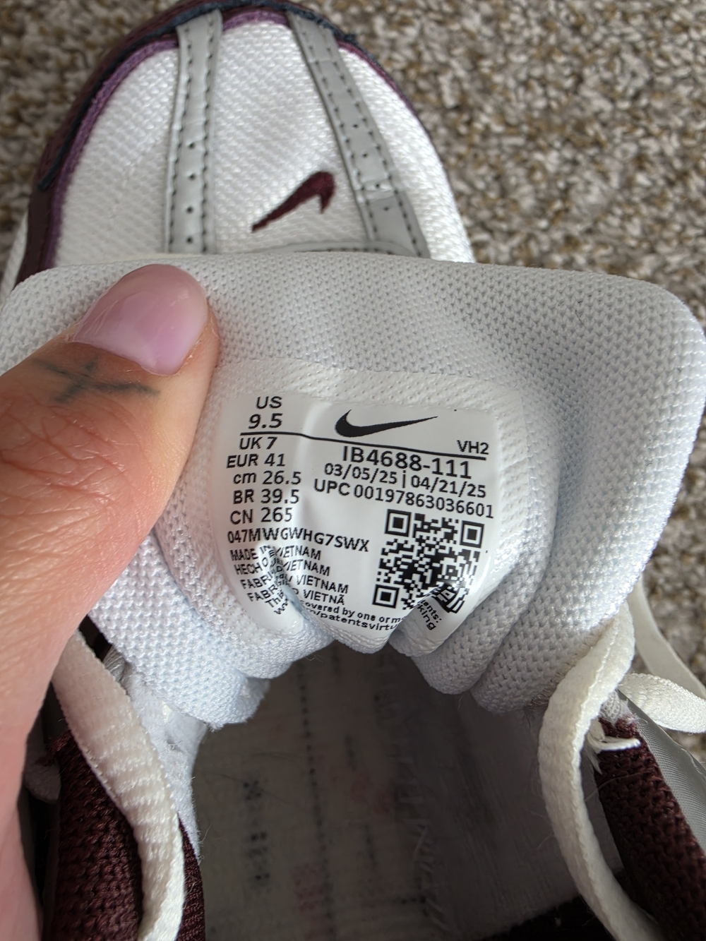 NWOT Nike Sneakers - Picture 6 of 6